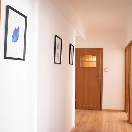 Center Apartment *