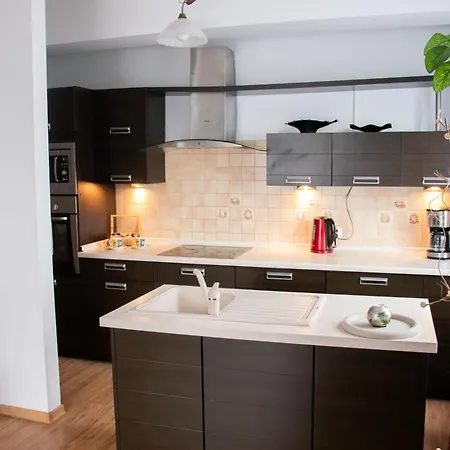 Center Apartment *
